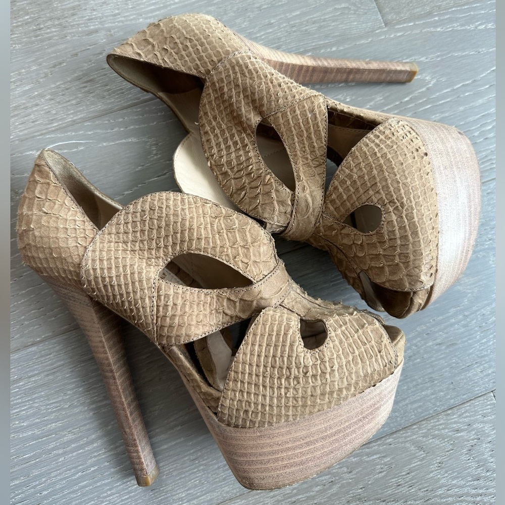 Fendi heels. Will need to be resoled.